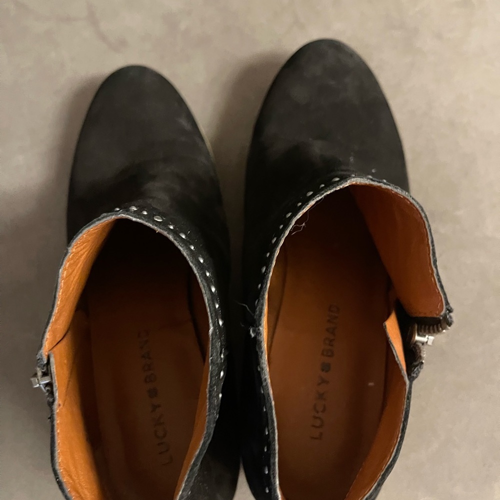 Lucky Brand black suede booties - great condition Size 7 - Picture 3 of 5